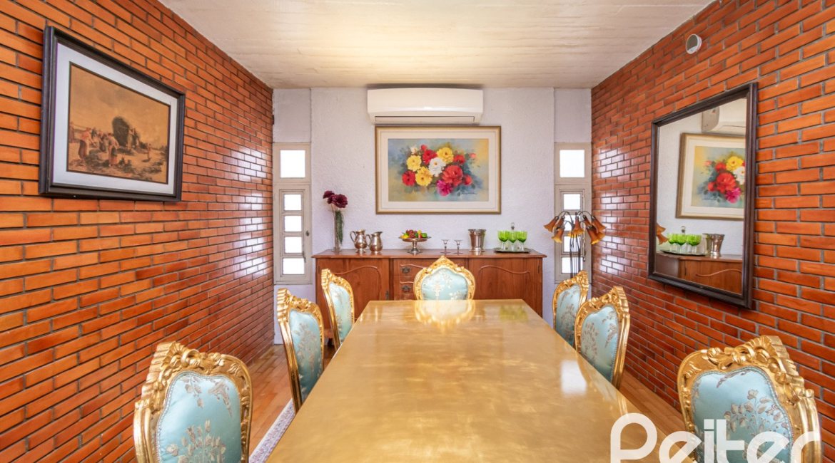 Casa à venda com 405m², 3 dormitórios, 3 suítes, 6 vagas, no bairro Vila Assunção em Porto Alegre