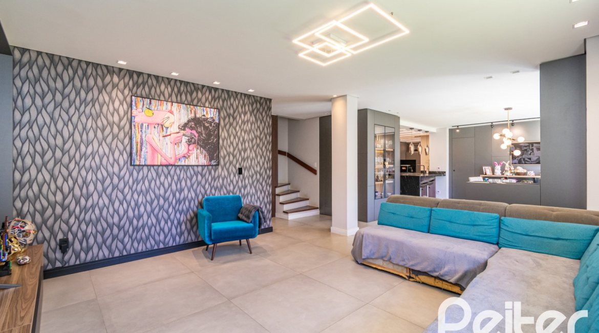 Casa à venda com 223m², 3 dormitórios, 1 suíte, 2 vagas, no bairro Vila Assunção em Porto Alegre