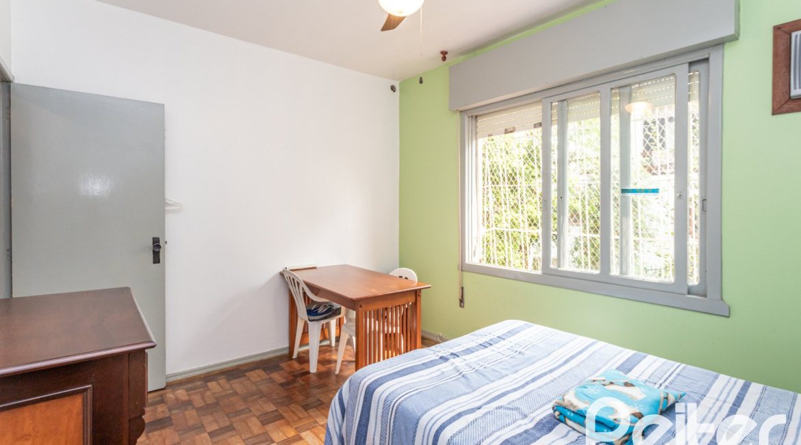 Casa à venda com 350m², 3 dormitórios, 1 suíte, 5 vagas, no bairro Vila Assunção em Porto Alegre