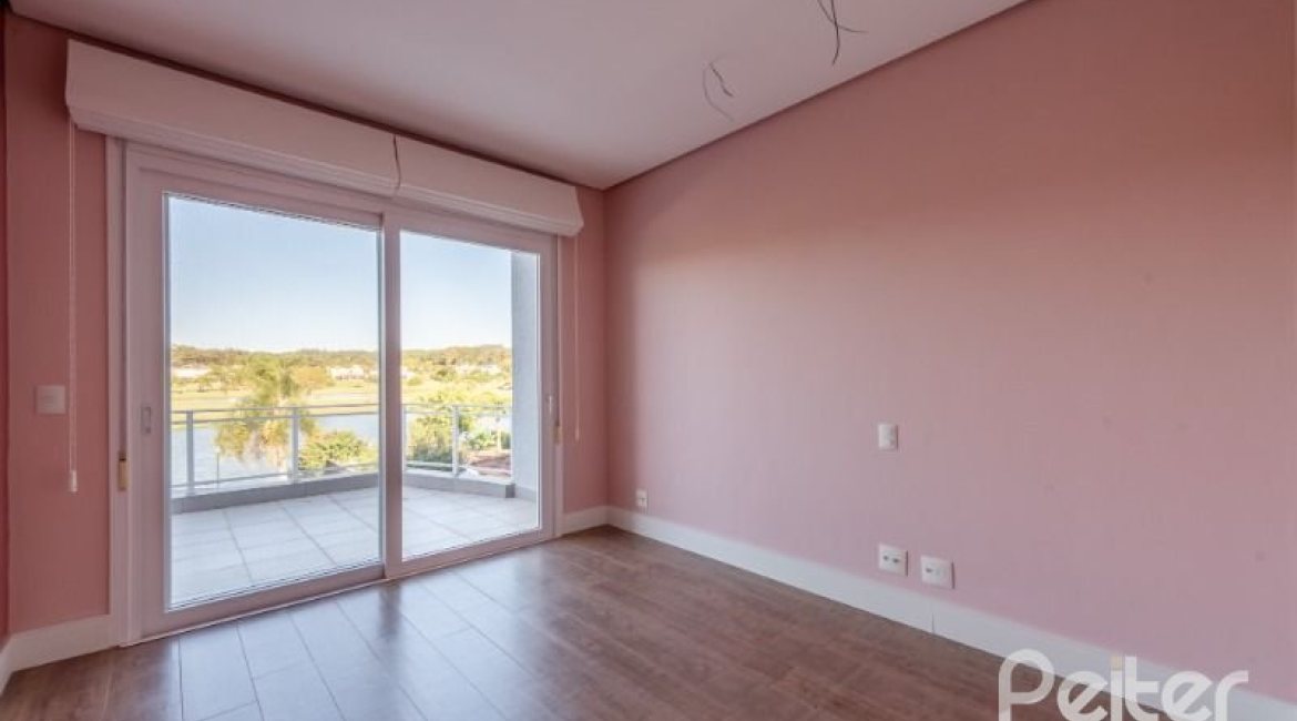 Casa em Condomínio à venda com 299m², 5 dormitórios, 5 suítes, 4 vagas, no bairro Terra Ville em PORTO ALEGRE