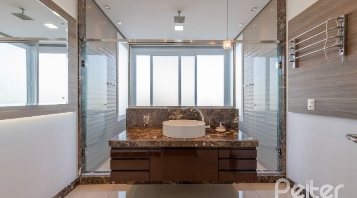 Casa em Condomínio à venda com 299m², 5 dormitórios, 5 suítes, 4 vagas, no bairro Terra Ville em PORTO ALEGRE