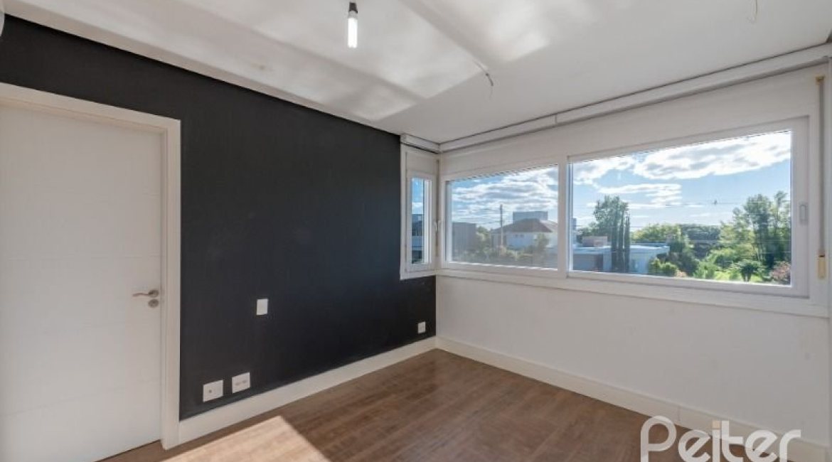 Casa em Condomínio à venda com 299m², 5 dormitórios, 5 suítes, 4 vagas, no bairro Terra Ville em PORTO ALEGRE