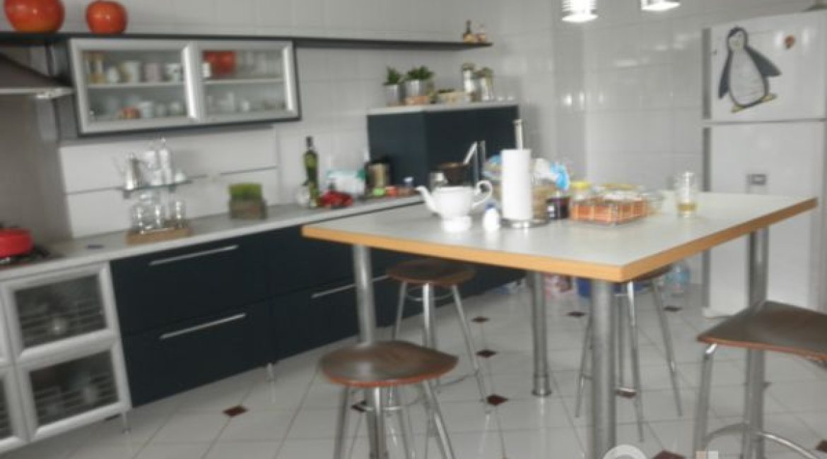 Casa à venda com 445m², 4 dormitórios, 2 suítes, 2 vagas, no bairro Ipanema em Porto Alegre