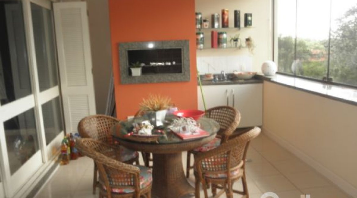 Casa à venda com 445m², 4 dormitórios, 2 suítes, 2 vagas, no bairro Ipanema em Porto Alegre