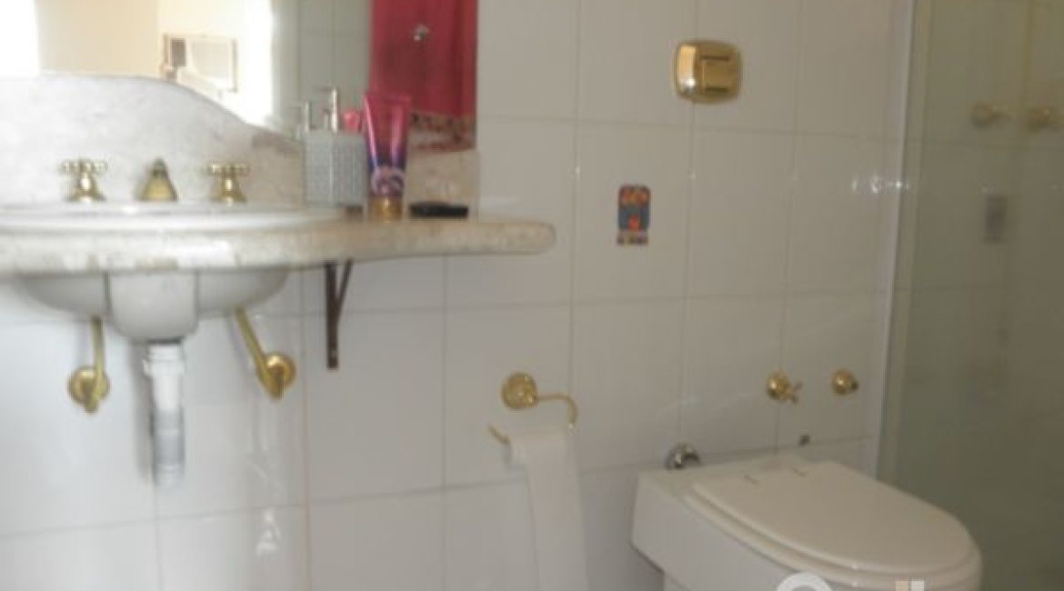 Casa à venda com 445m², 4 dormitórios, 2 suítes, 2 vagas, no bairro Ipanema em Porto Alegre