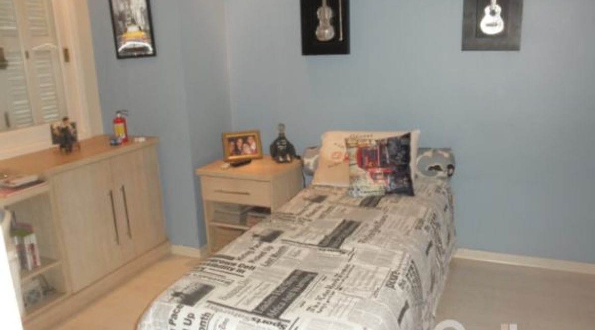 Casa à venda com 445m², 4 dormitórios, 2 suítes, 2 vagas, no bairro Ipanema em Porto Alegre