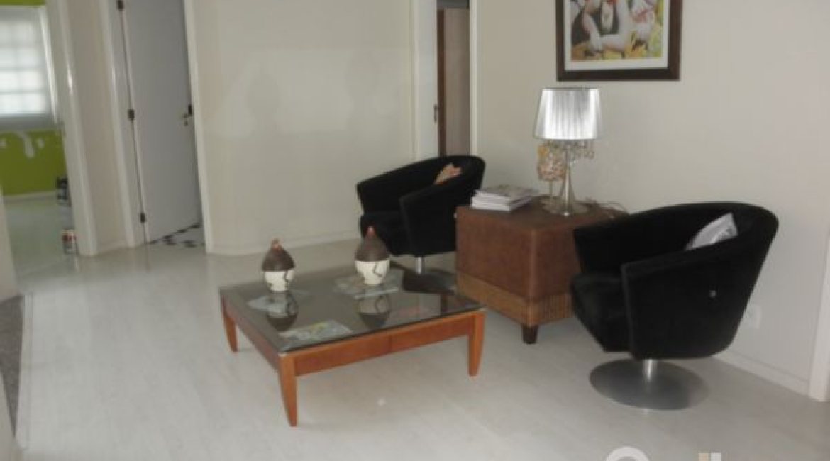 Casa à venda com 445m², 4 dormitórios, 2 suítes, 2 vagas, no bairro Ipanema em Porto Alegre