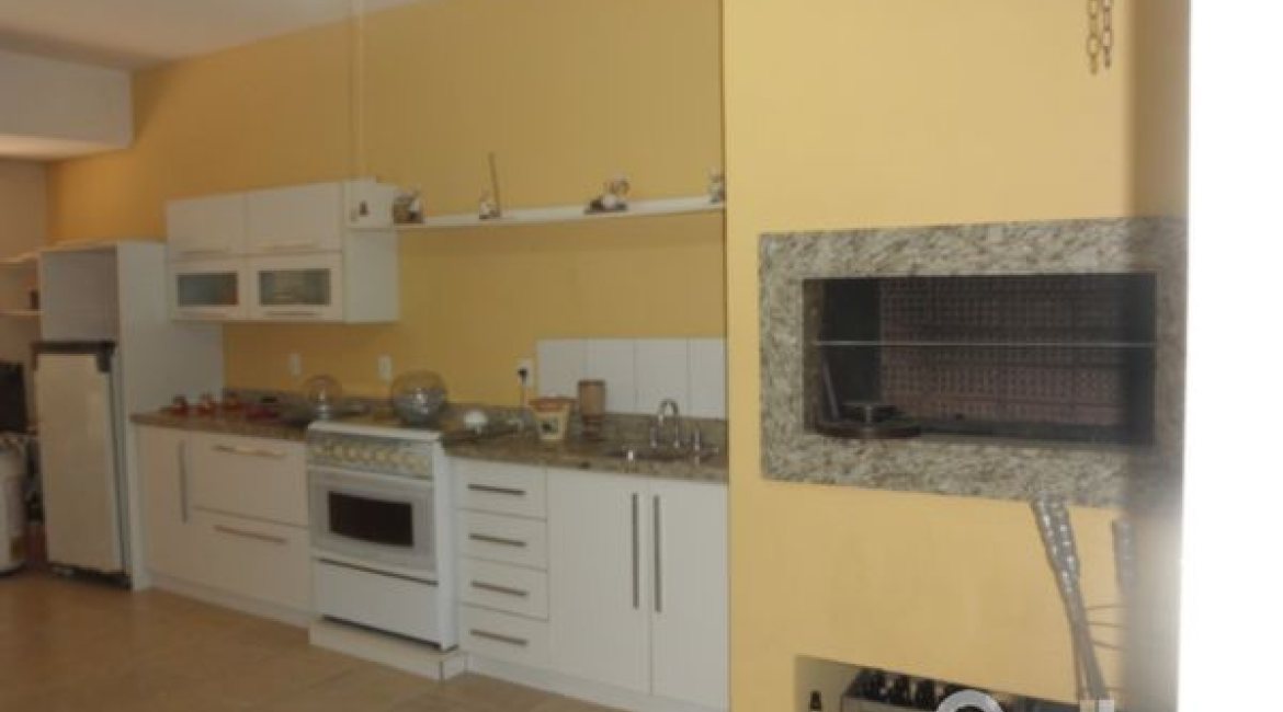 Casa à venda com 445m², 4 dormitórios, 2 suítes, 2 vagas, no bairro Ipanema em Porto Alegre