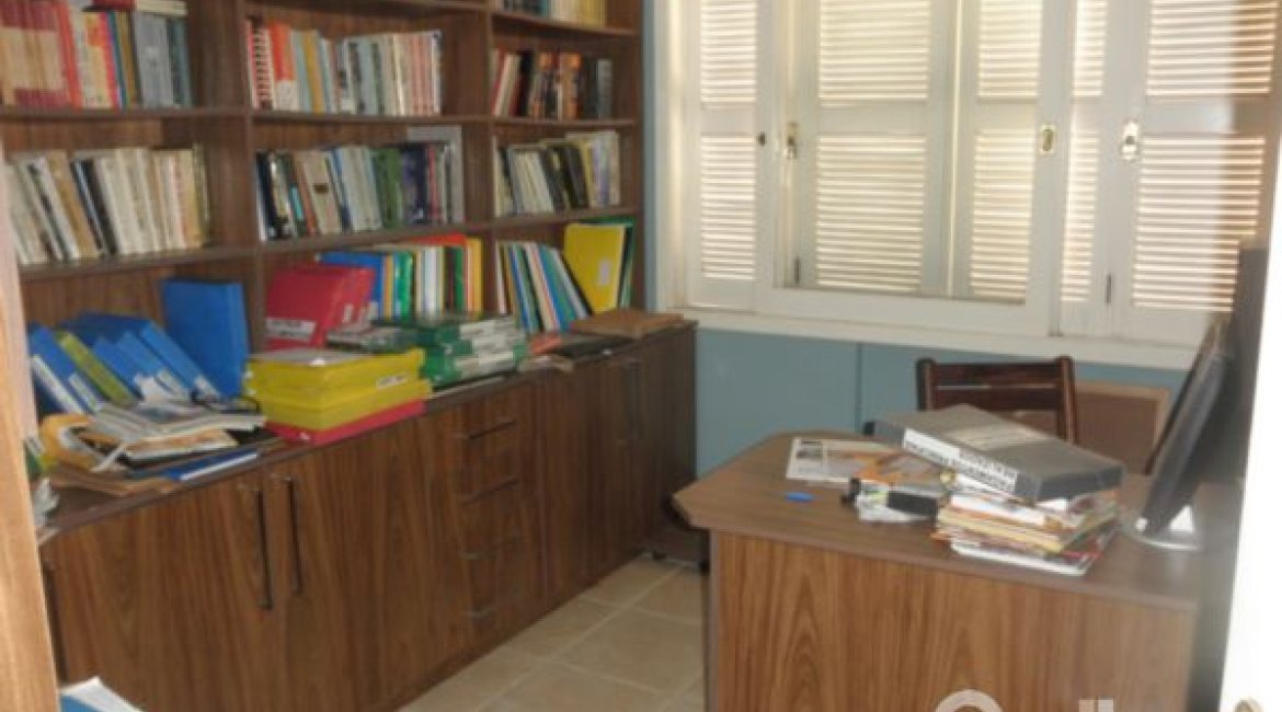 Casa à venda com 445m², 4 dormitórios, 2 suítes, 2 vagas, no bairro Ipanema em Porto Alegre