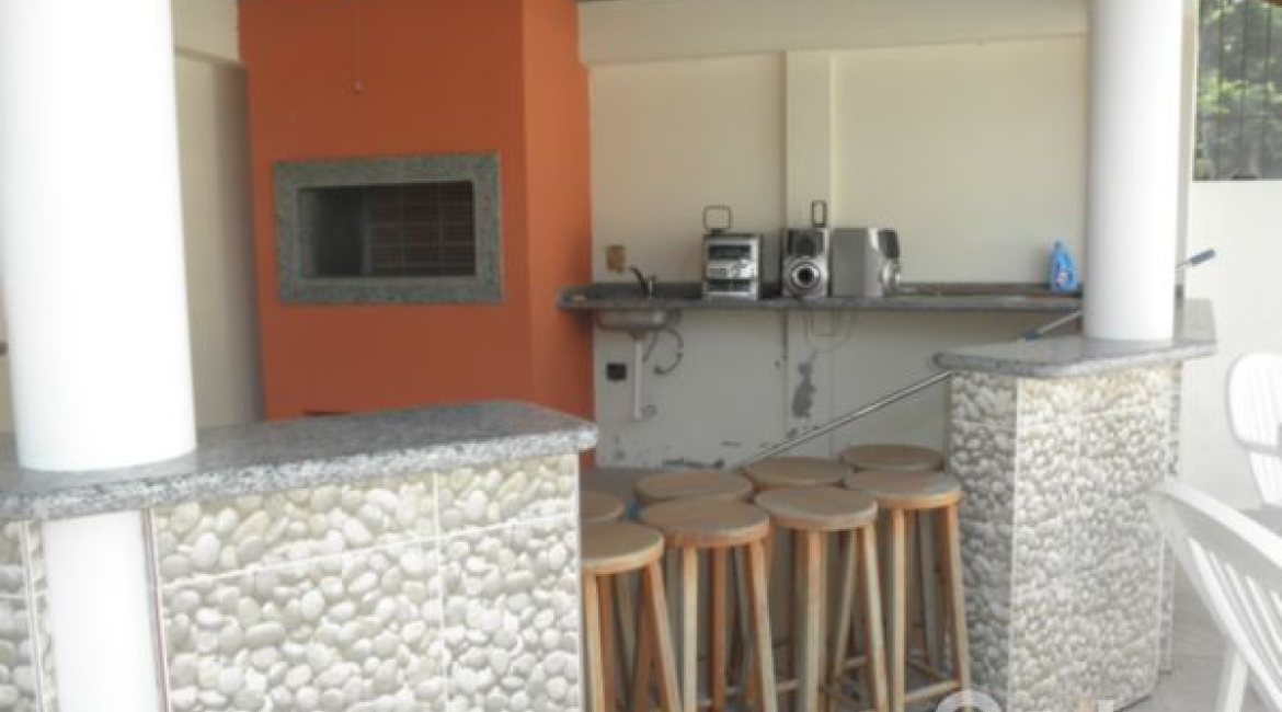 Casa à venda com 445m², 4 dormitórios, 2 suítes, 2 vagas, no bairro Ipanema em Porto Alegre