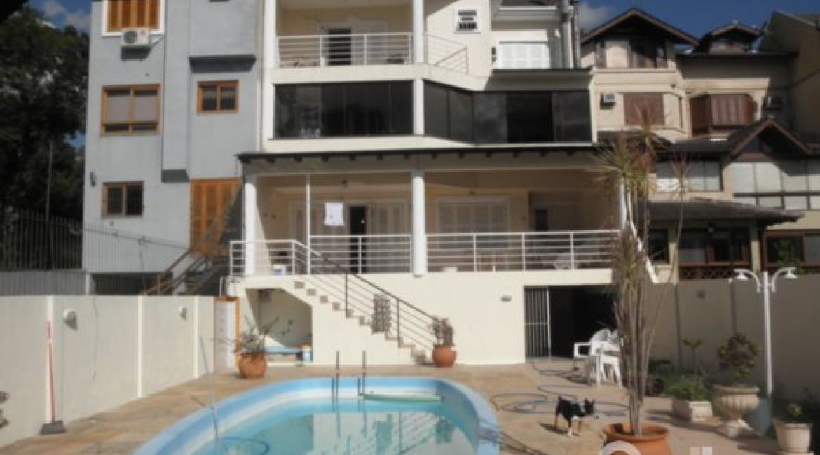 Casa à venda com 445m², 4 dormitórios, 2 suítes, 2 vagas, no bairro Ipanema em Porto Alegre