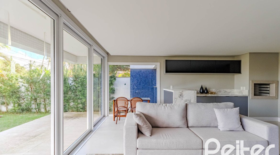 Apartamento Garden à venda com 173m², 3 dormitórios, 3 suítes, 4 vagas, no bairro Vila Assunção em Porto Alegre
