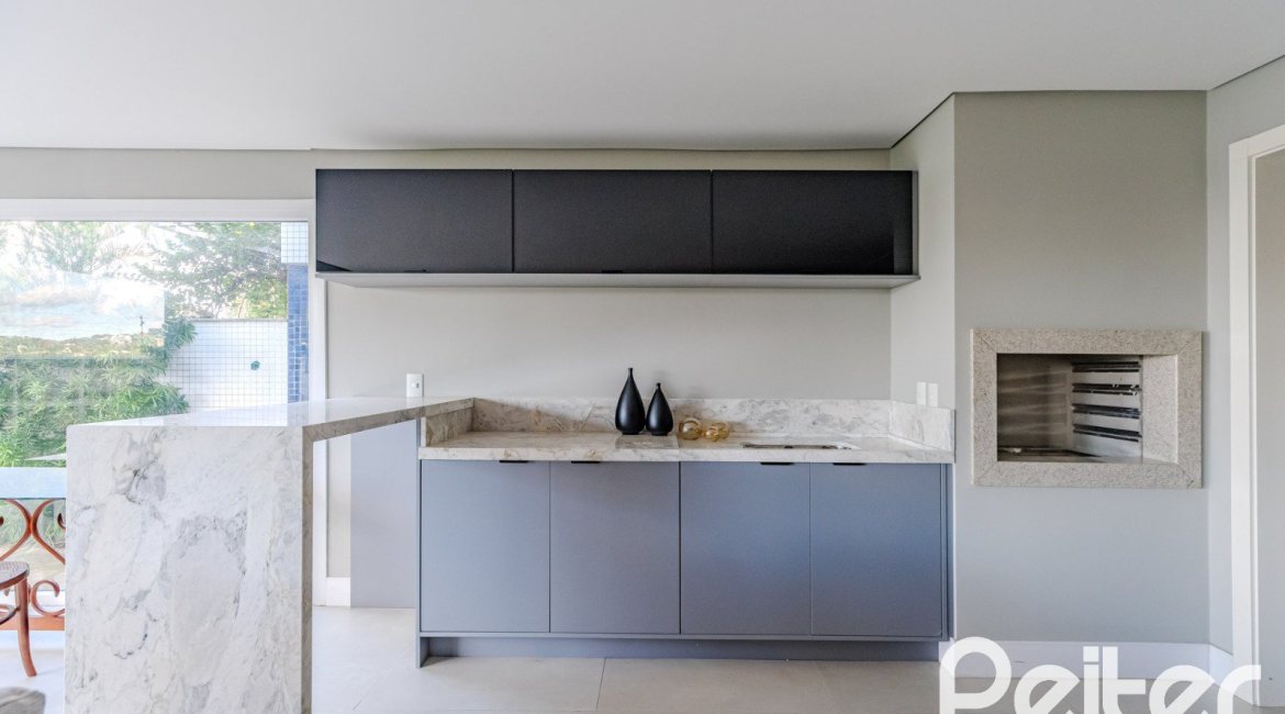 Apartamento Garden à venda com 173m², 3 dormitórios, 3 suítes, 4 vagas, no bairro Vila Assunção em Porto Alegre