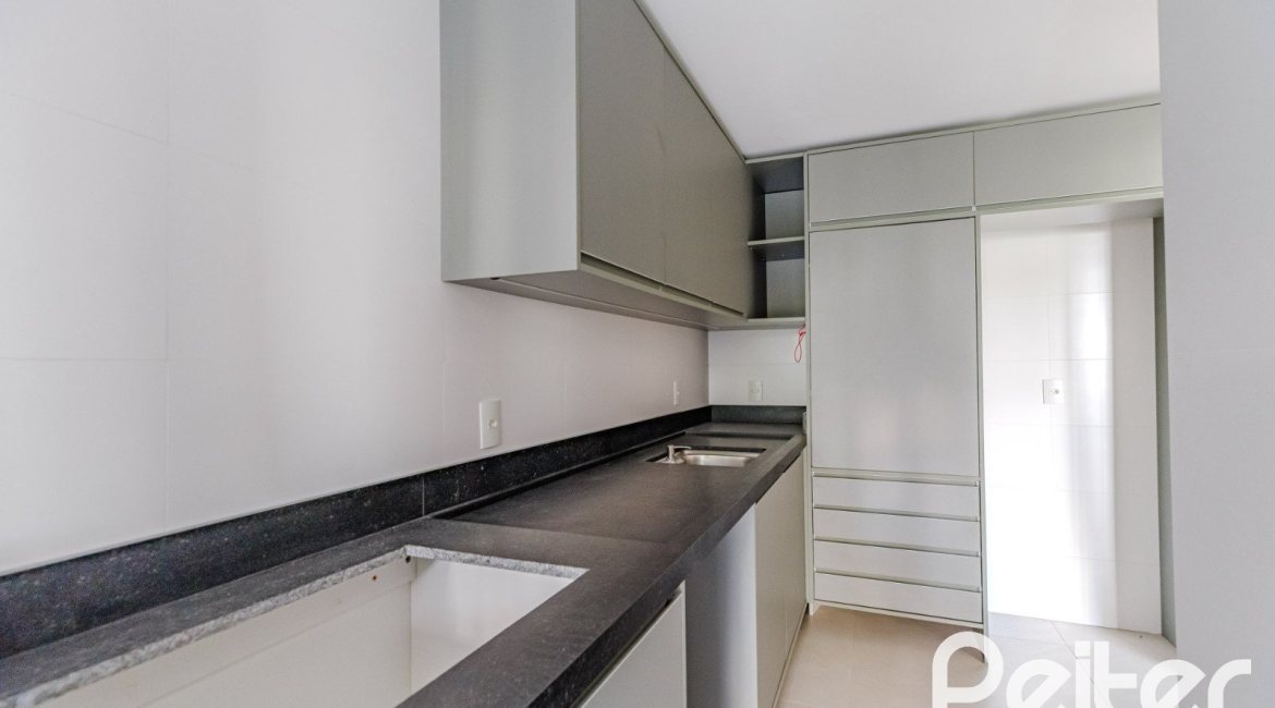 Apartamento Garden à venda com 173m², 3 dormitórios, 3 suítes, 4 vagas, no bairro Vila Assunção em Porto Alegre