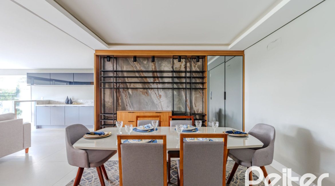 Apartamento Garden à venda com 173m², 3 dormitórios, 3 suítes, 4 vagas, no bairro Vila Assunção em Porto Alegre