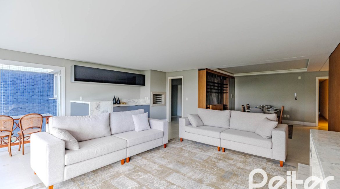 Apartamento Garden à venda com 173m², 3 dormitórios, 3 suítes, 4 vagas, no bairro Vila Assunção em Porto Alegre