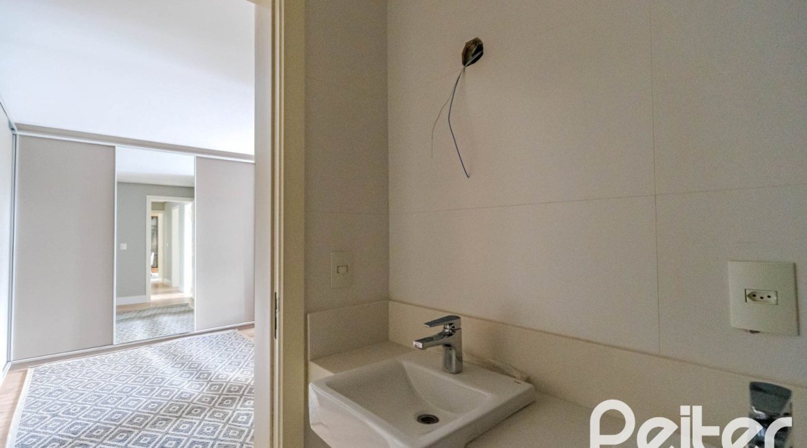 Apartamento Garden à venda com 173m², 3 dormitórios, 3 suítes, 4 vagas, no bairro Vila Assunção em Porto Alegre