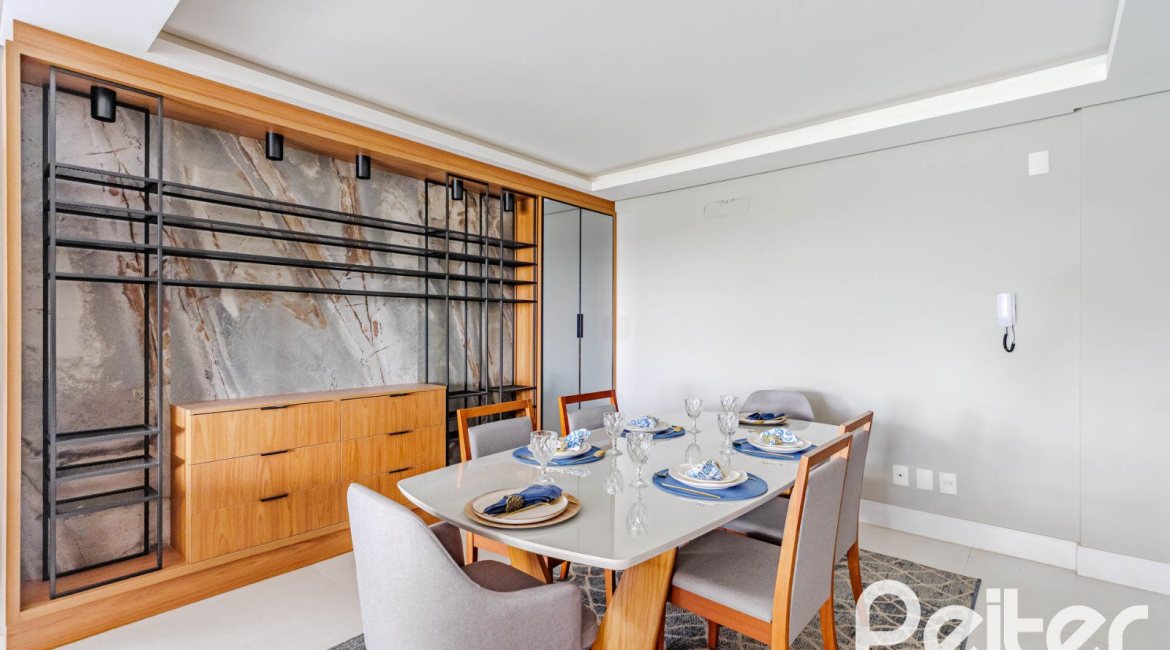 Apartamento Garden à venda com 173m², 3 dormitórios, 3 suítes, 4 vagas, no bairro Vila Assunção em Porto Alegre