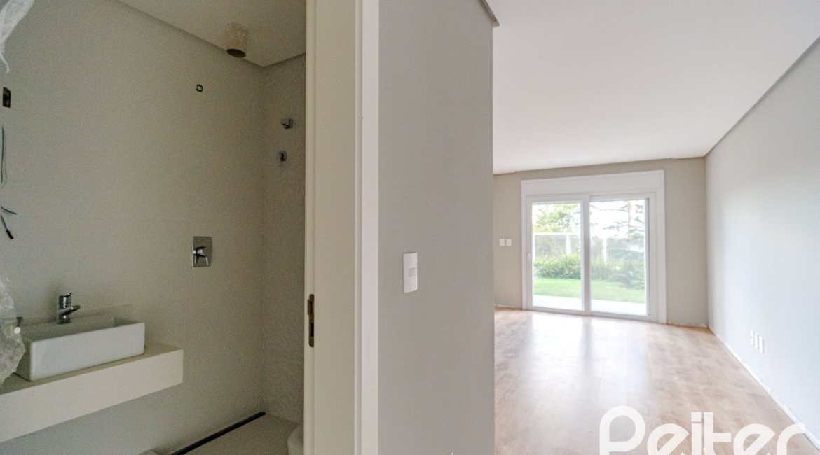 Apartamento Garden à venda com 173m², 3 dormitórios, 3 suítes, 4 vagas, no bairro Vila Assunção em Porto Alegre