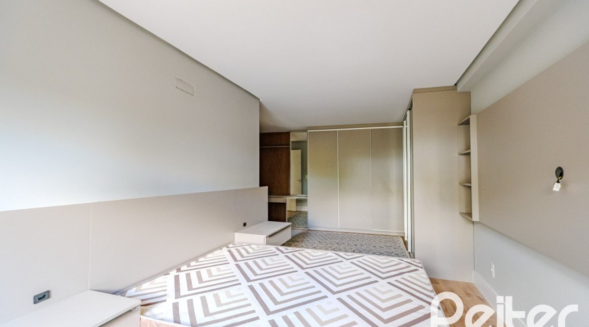 Apartamento Garden à venda com 173m², 3 dormitórios, 3 suítes, 4 vagas, no bairro Vila Assunção em Porto Alegre