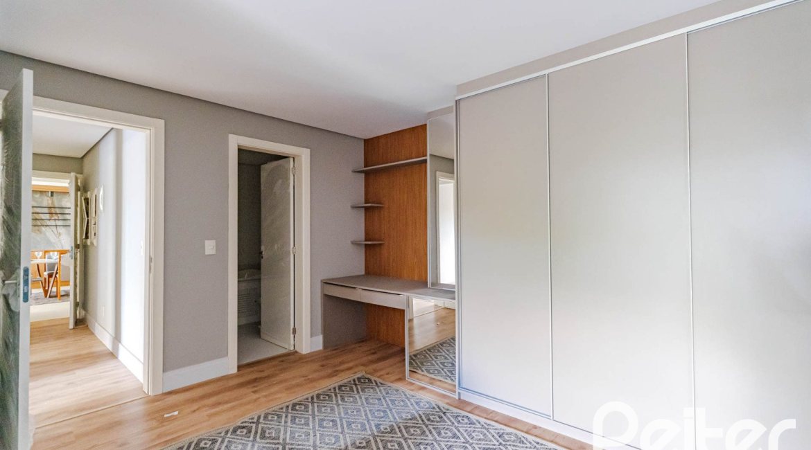 Apartamento Garden à venda com 173m², 3 dormitórios, 3 suítes, 4 vagas, no bairro Vila Assunção em Porto Alegre