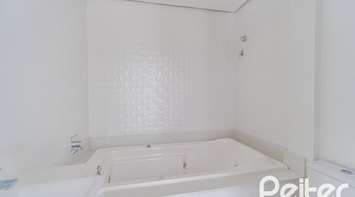 Apartamento Garden à venda com 173m², 3 dormitórios, 3 suítes, 4 vagas, no bairro Vila Assunção em Porto Alegre