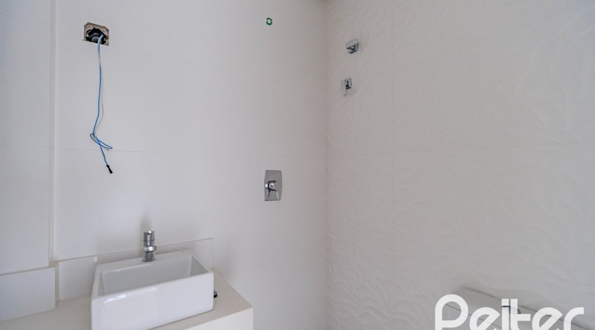 Apartamento Garden à venda com 173m², 3 dormitórios, 3 suítes, 4 vagas, no bairro Vila Assunção em Porto Alegre