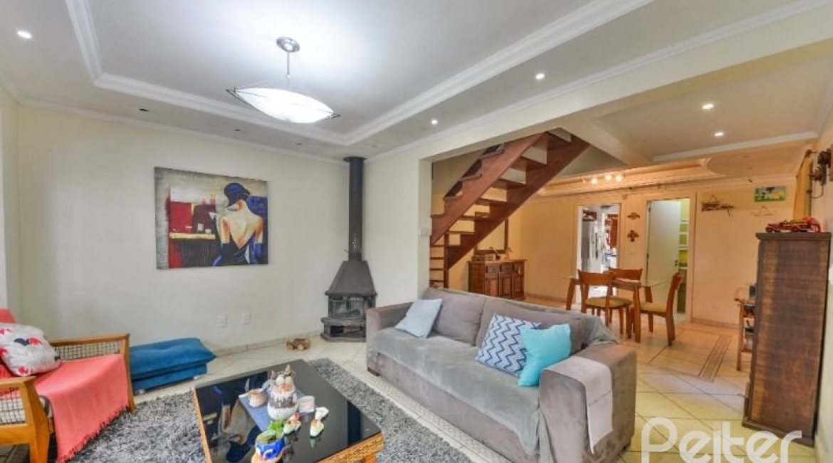 Casa à venda com 254m², 3 dormitórios, 1 suíte, 3 vagas, no bairro Ipanema em Porto Alegre