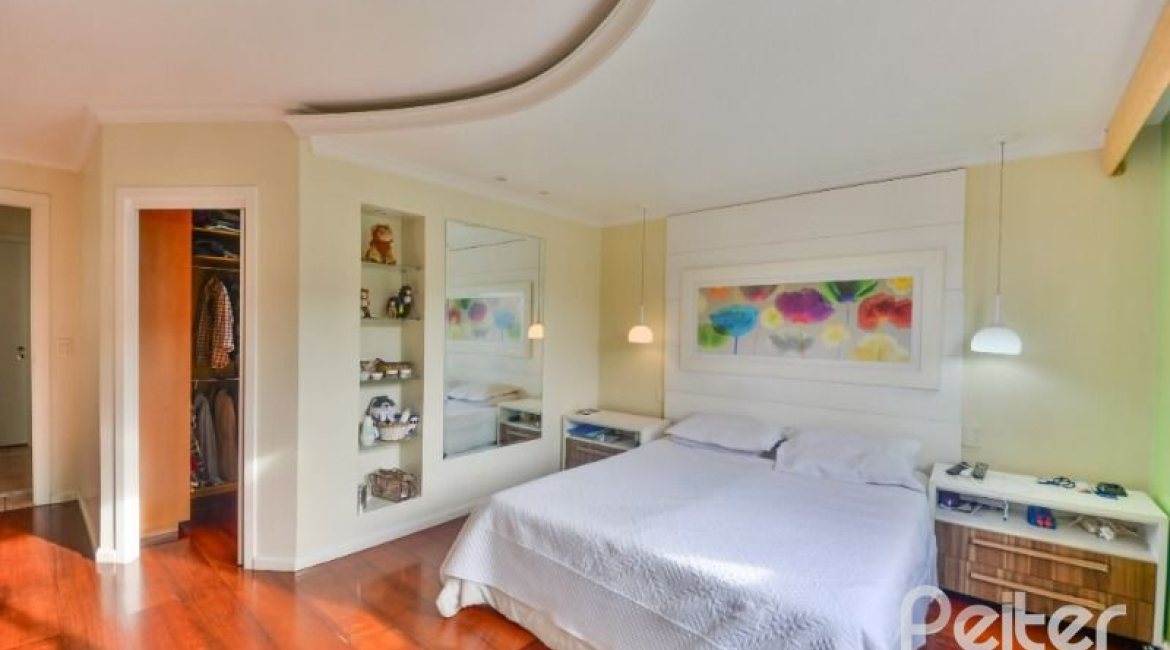 Casa à venda com 254m², 3 dormitórios, 1 suíte, 3 vagas, no bairro Ipanema em Porto Alegre