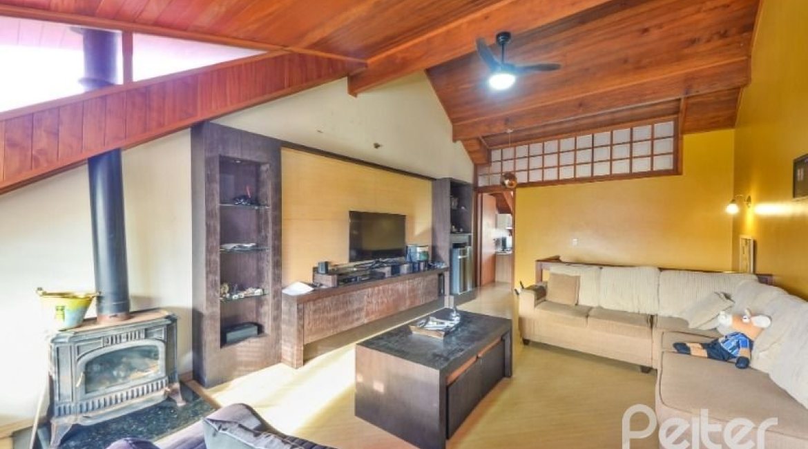 Casa à venda com 254m², 3 dormitórios, 1 suíte, 3 vagas, no bairro Ipanema em Porto Alegre