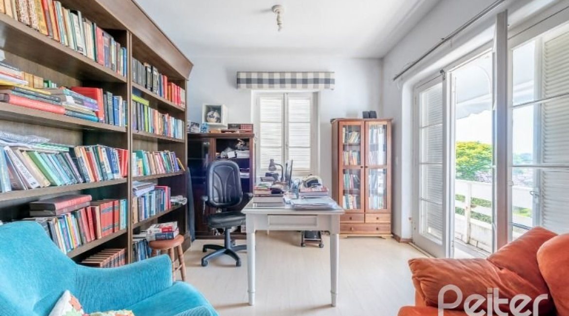 Casa à venda com 442m², 3 dormitórios, 1 suíte, 4 vagas, no bairro Vila Conceição em Porto Alegre