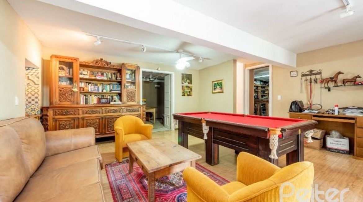 Casa à venda com 442m², 3 dormitórios, 1 suíte, 4 vagas, no bairro Vila Conceição em Porto Alegre