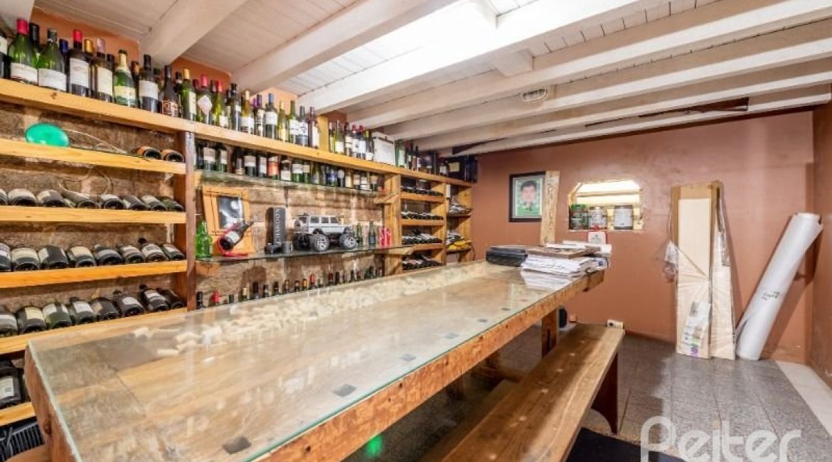 Casa à venda com 442m², 3 dormitórios, 1 suíte, 4 vagas, no bairro Vila Conceição em Porto Alegre