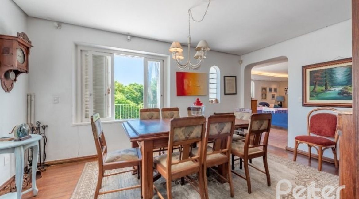 Casa à venda com 442m², 3 dormitórios, 1 suíte, 4 vagas, no bairro Vila Conceição em Porto Alegre