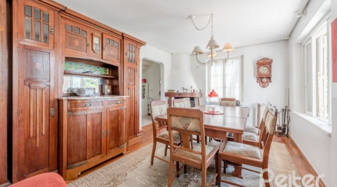 Casa à venda com 442m², 3 dormitórios, 1 suíte, 4 vagas, no bairro Vila Conceição em Porto Alegre