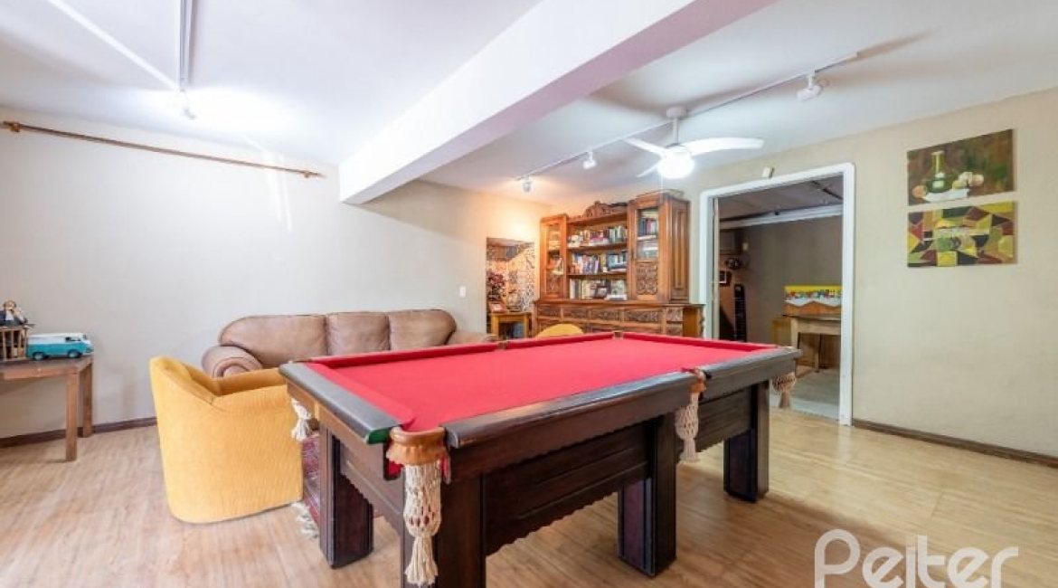 Casa à venda com 442m², 3 dormitórios, 1 suíte, 4 vagas, no bairro Vila Conceição em Porto Alegre