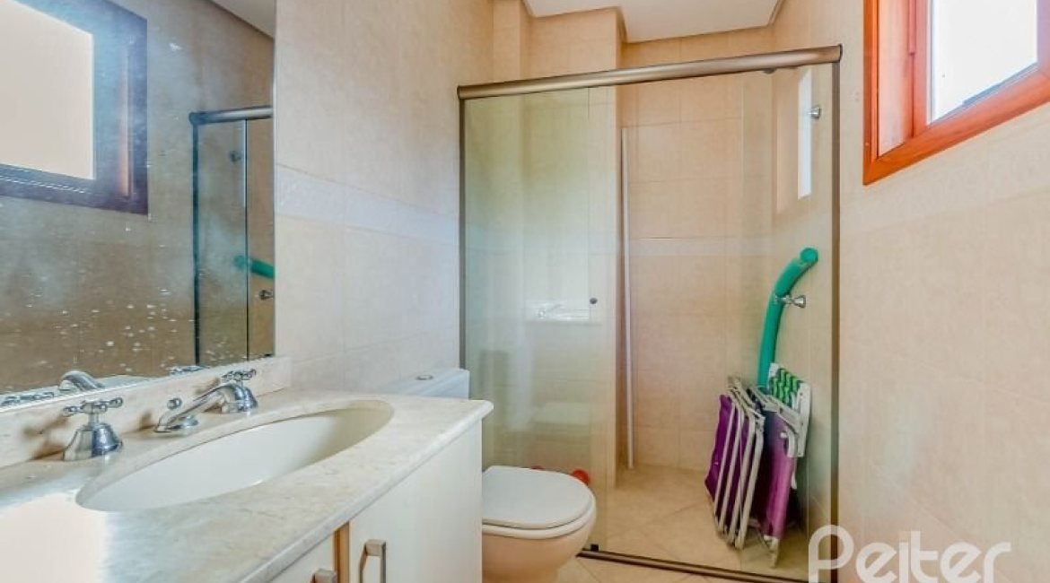 Casa em Condomínio à venda com 334m², 4 dormitórios, 1 suíte, 2 vagas, no bairro Jardim Isabel em Porto Alegre