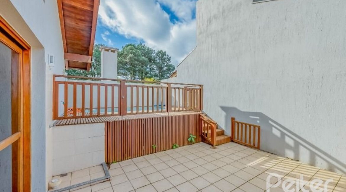 Casa em Condomínio à venda com 334m², 4 dormitórios, 1 suíte, 2 vagas, no bairro Jardim Isabel em Porto Alegre