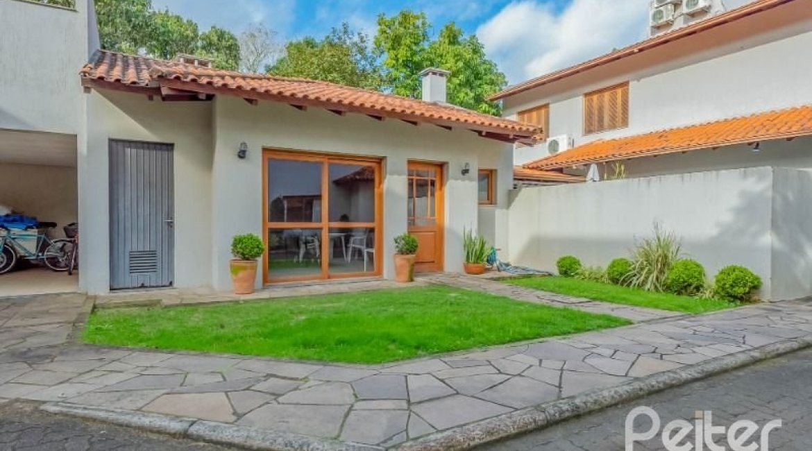 Casa em Condomínio à venda com 334m², 4 dormitórios, 1 suíte, 2 vagas, no bairro Jardim Isabel em Porto Alegre