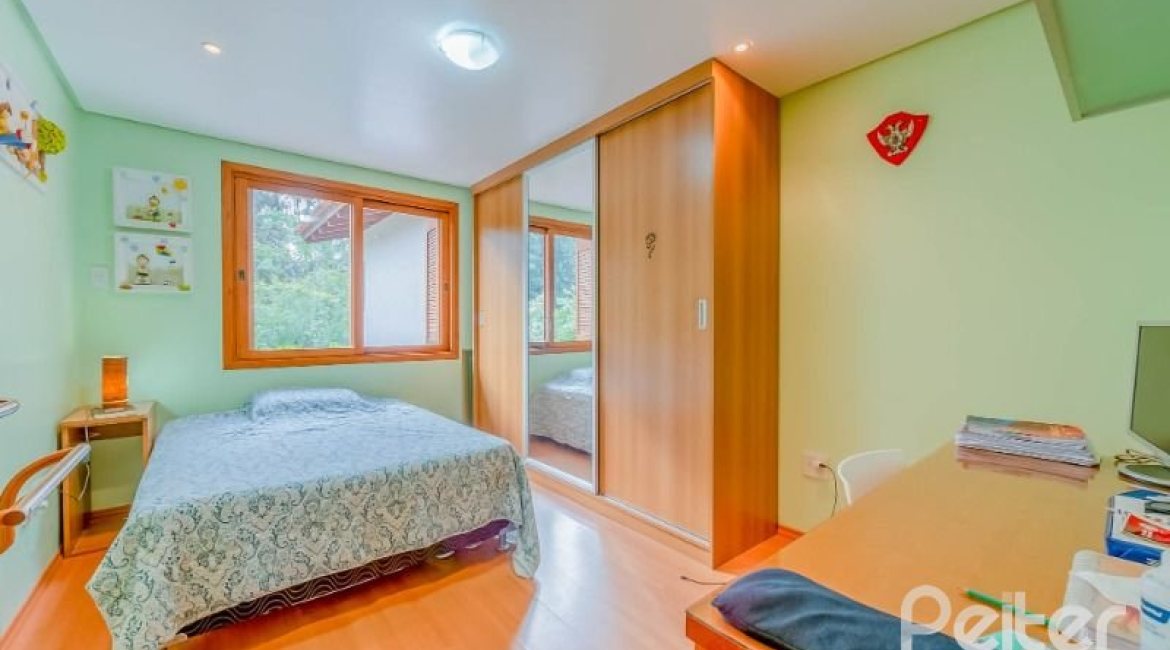 Casa em Condomínio à venda com 334m², 4 dormitórios, 1 suíte, 2 vagas, no bairro Jardim Isabel em Porto Alegre