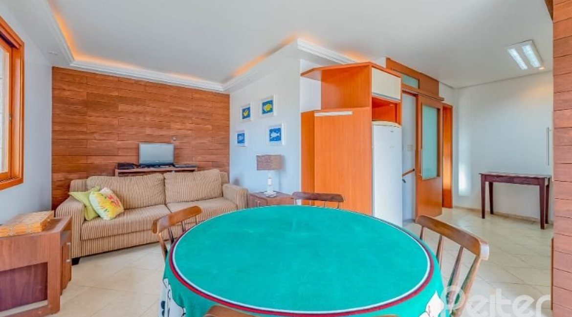 Casa em Condomínio à venda com 334m², 4 dormitórios, 1 suíte, 2 vagas, no bairro Jardim Isabel em Porto Alegre