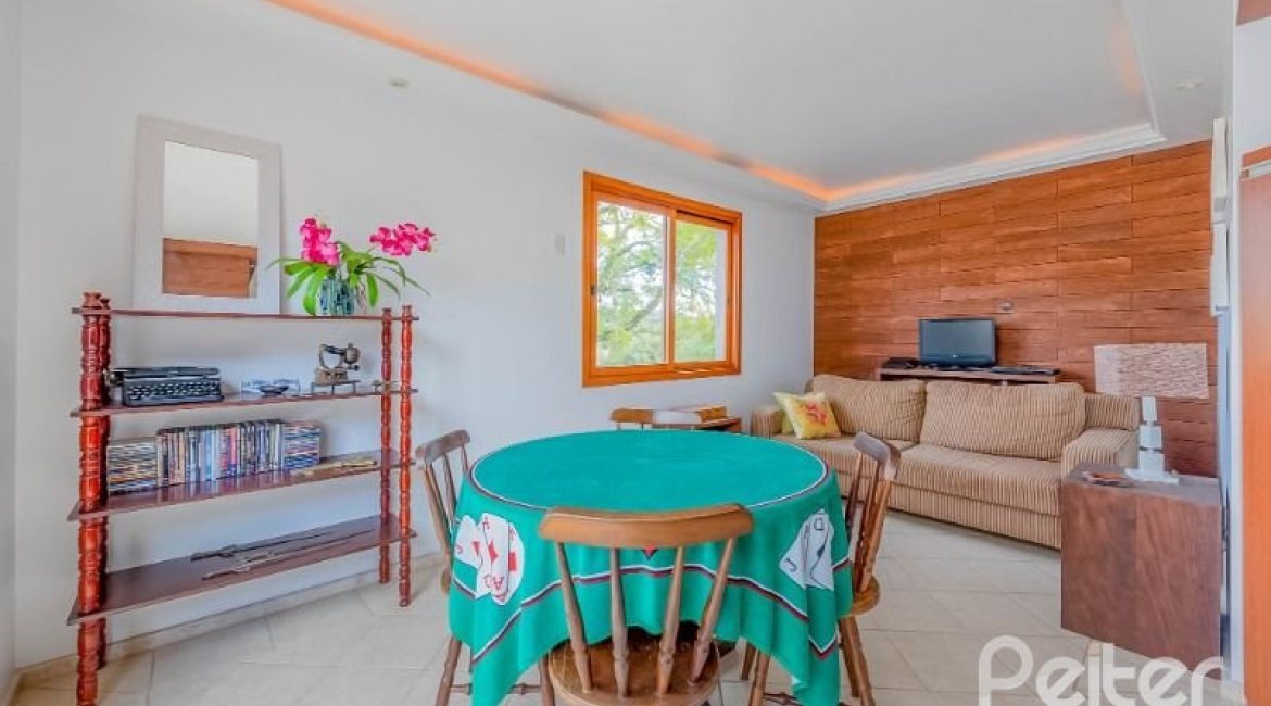 Casa em Condomínio à venda com 334m², 4 dormitórios, 1 suíte, 2 vagas, no bairro Jardim Isabel em Porto Alegre