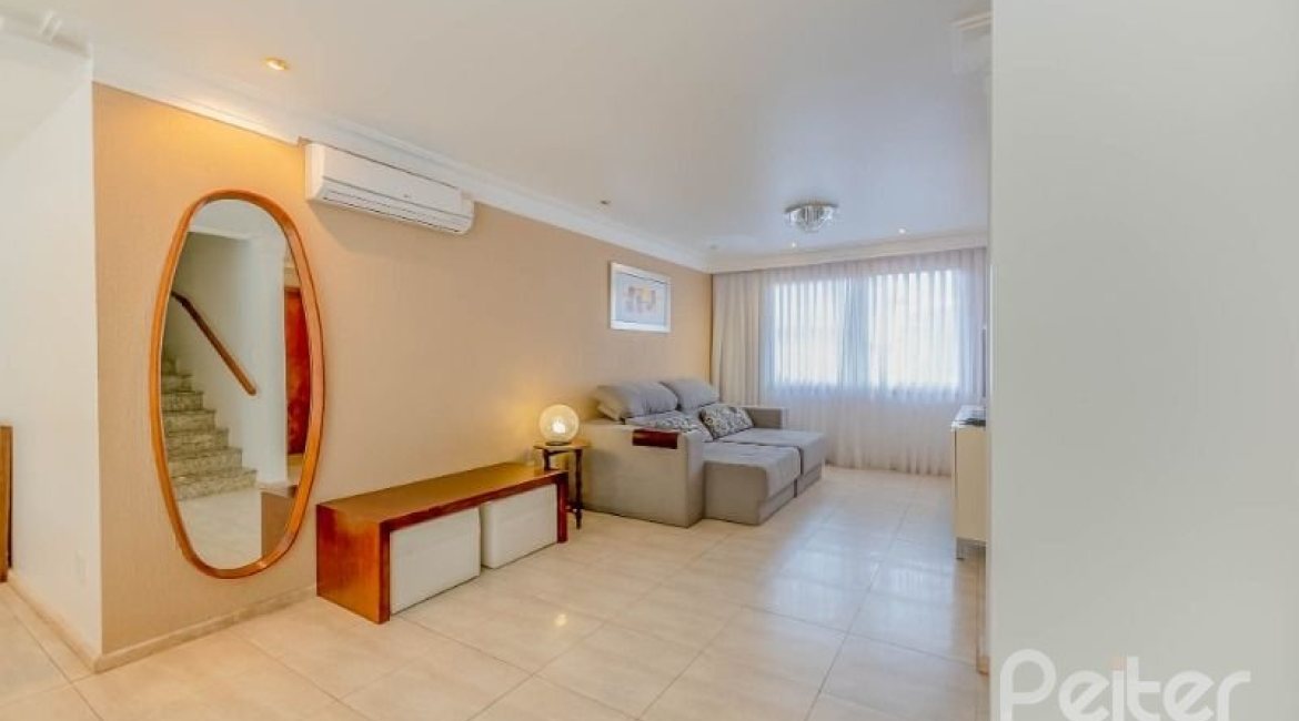 Casa em Condomínio à venda com 334m², 4 dormitórios, 1 suíte, 2 vagas, no bairro Jardim Isabel em Porto Alegre