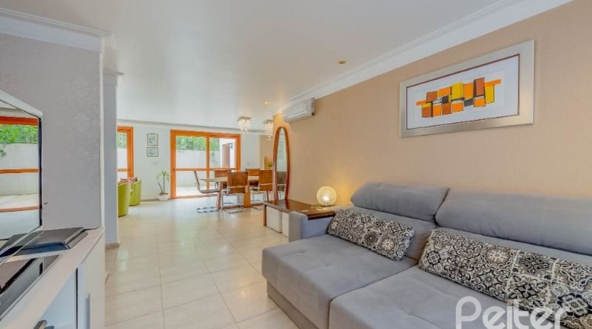 Casa em Condomínio à venda com 334m², 4 dormitórios, 1 suíte, 2 vagas, no bairro Jardim Isabel em Porto Alegre