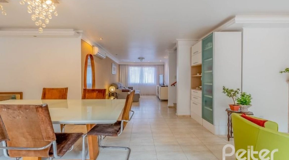 Casa em Condomínio à venda com 334m², 4 dormitórios, 1 suíte, 2 vagas, no bairro Jardim Isabel em Porto Alegre