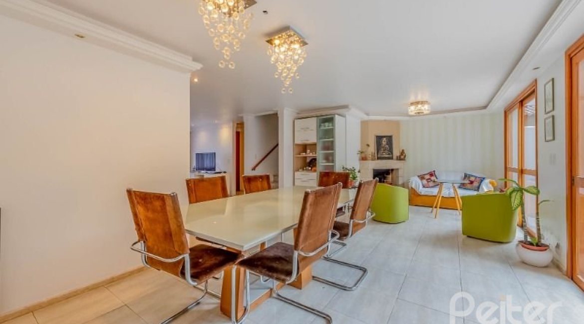 Casa em Condomínio à venda com 334m², 4 dormitórios, 1 suíte, 2 vagas, no bairro Jardim Isabel em Porto Alegre