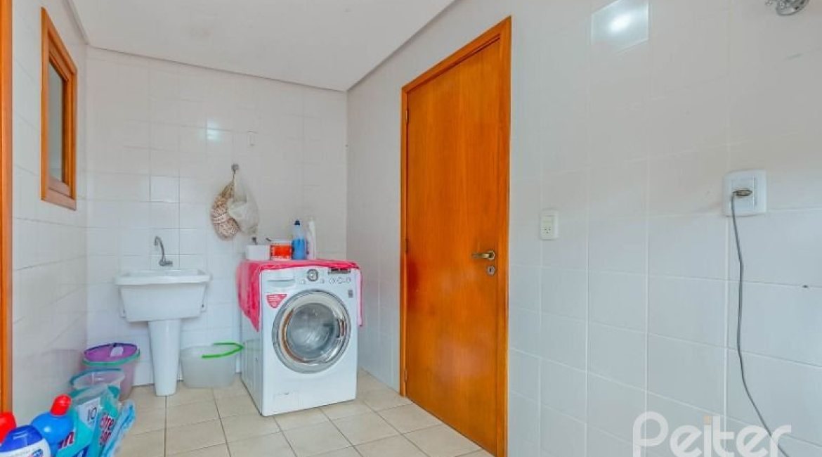 Casa em Condomínio à venda com 334m², 4 dormitórios, 1 suíte, 2 vagas, no bairro Jardim Isabel em Porto Alegre