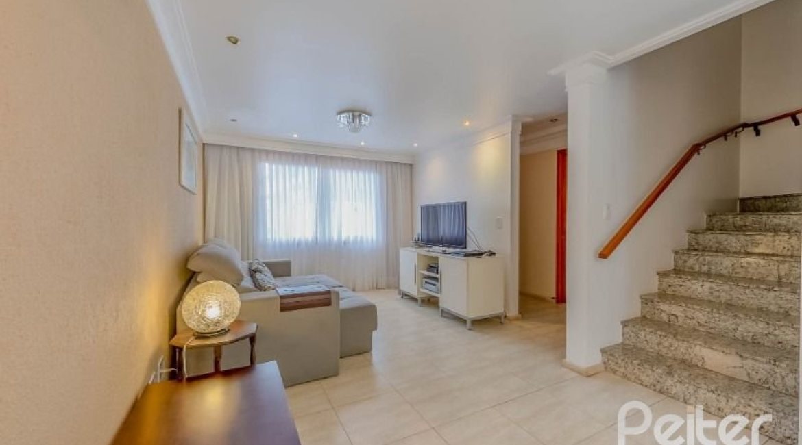 Casa em Condomínio à venda com 334m², 4 dormitórios, 1 suíte, 2 vagas, no bairro Jardim Isabel em Porto Alegre