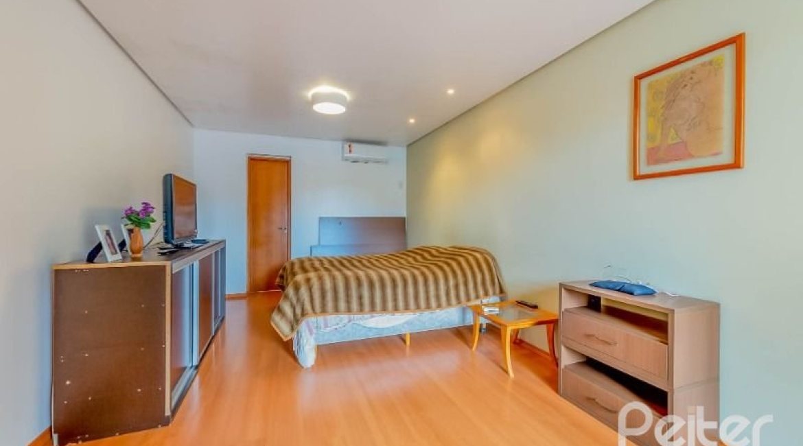 Casa em Condomínio à venda com 334m², 4 dormitórios, 1 suíte, 2 vagas, no bairro Jardim Isabel em Porto Alegre