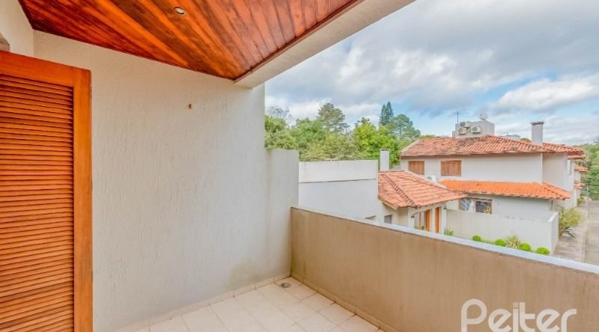 Casa em Condomínio à venda com 334m², 4 dormitórios, 1 suíte, 2 vagas, no bairro Jardim Isabel em Porto Alegre